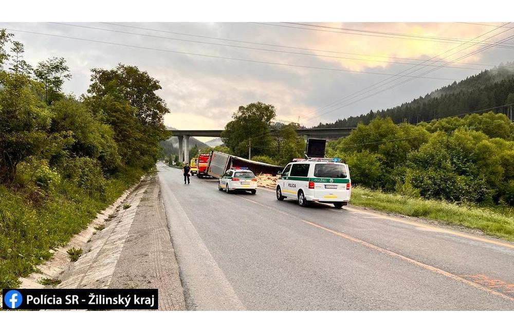 FOTO: Nehoda kamiónu pri Ružomberku vo štvrtok 9. júna 2022, foto 3
