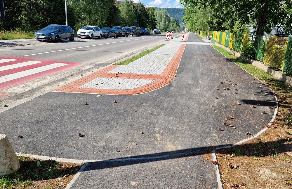 FOTO: Na Rosinskej ceste v Žiline pribudlo vyše 300 metrov novej cyklotrasy, pokračovanie je v príprave, foto 1