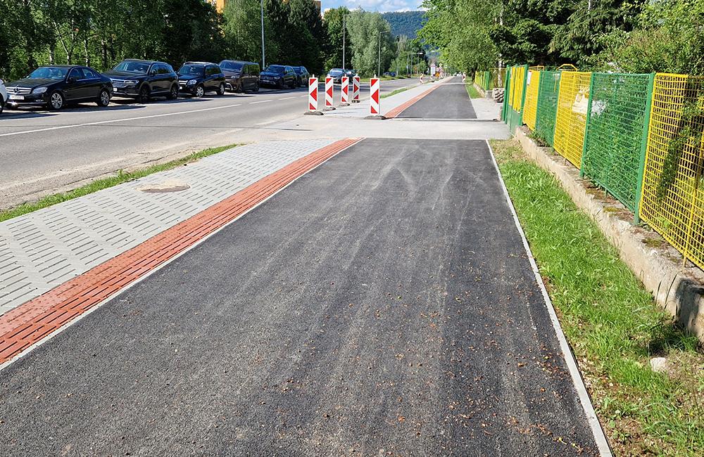 FOTO: Na Rosinskej ceste v Žiline pribudlo vyše 300 metrov novej cyklotrasy, pokračovanie je v príprave, foto 2