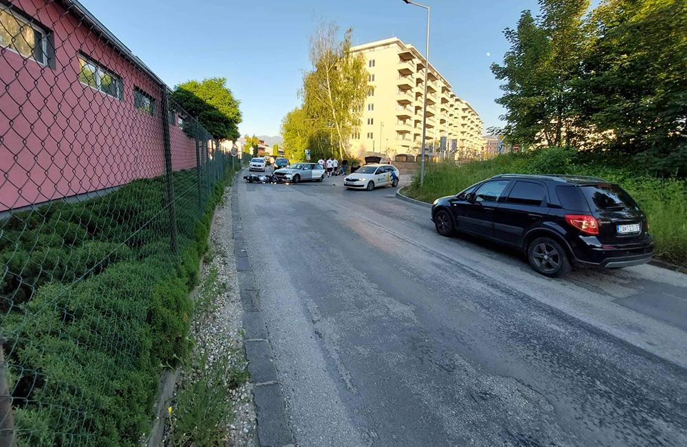 FOTO: Dopravná nehoda na križovatke ulíc Pražská a Obežná v Žiline, foto 1
