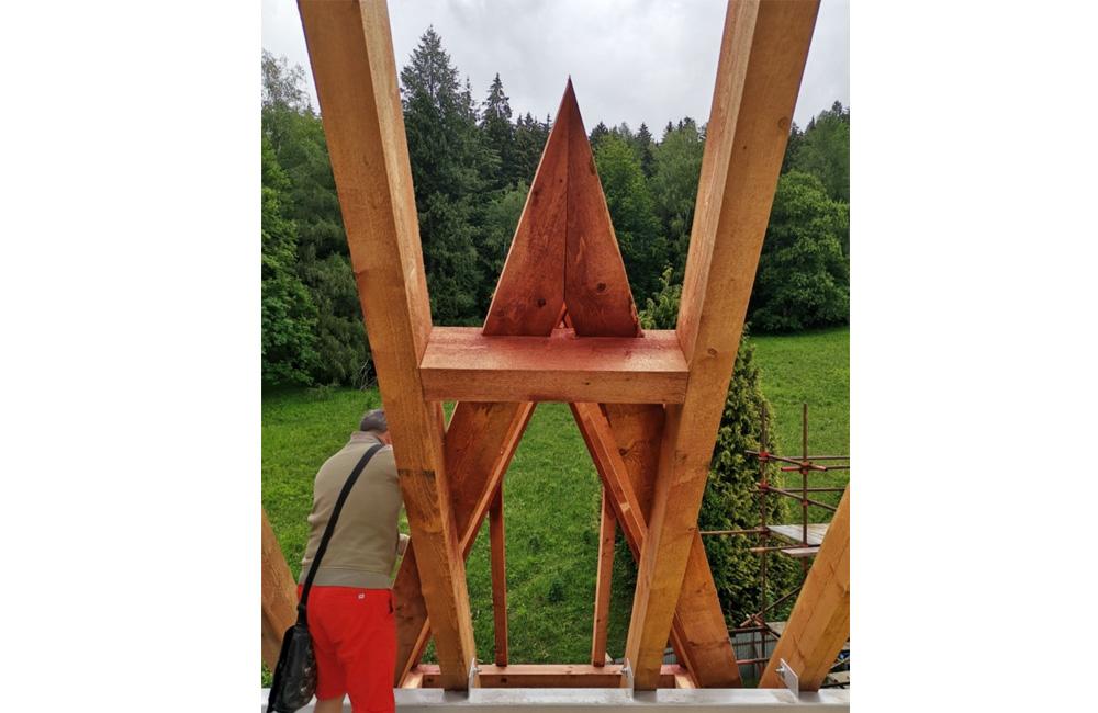 FOTO: Kuneradský zámok dostáva novú strechu, práce napredujú výrazným tempom, foto 4
