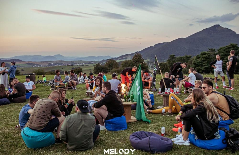 FOTO: Melody Sunset – jedinečný festival v Rajeckej doline nabitý programom, gastro zážitkami a hudbou 12 dídžejov, foto 2