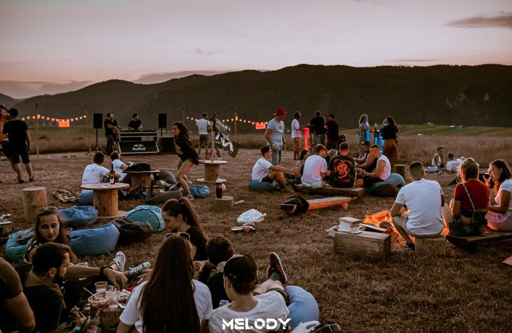 FOTO: Melody Sunset – jedinečný festival v Rajeckej doline nabitý programom, gastro zážitkami a hudbou 12 dídžejov, foto 18