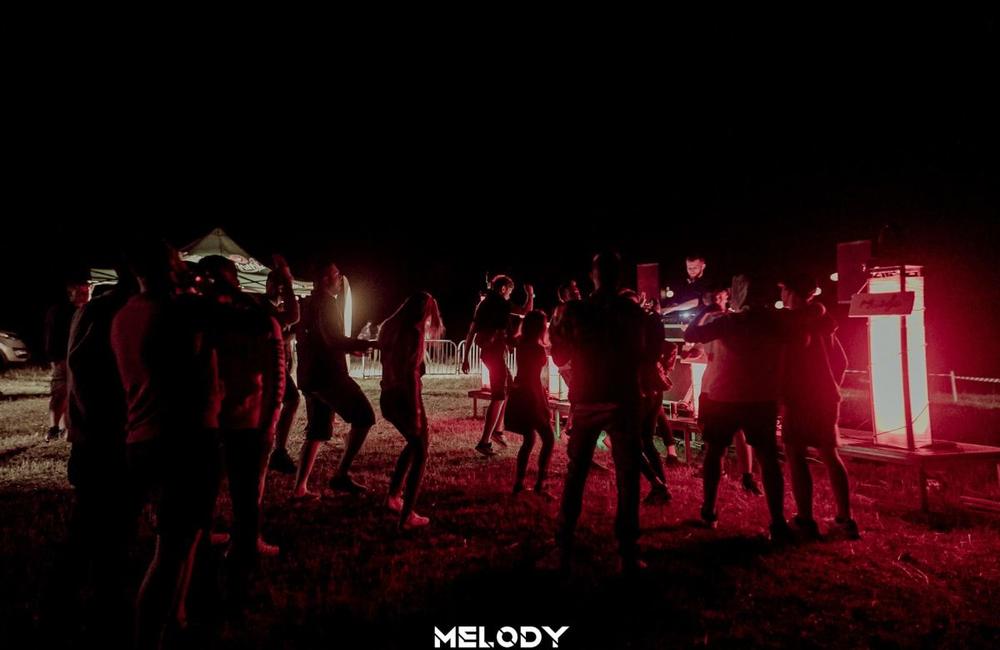 FOTO: Melody Sunset – jedinečný festival v Rajeckej doline nabitý programom, gastro zážitkami a hudbou 12 dídžejov, foto 20