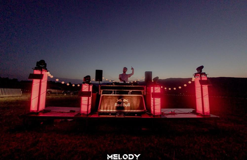 FOTO: Melody Sunset – jedinečný festival v Rajeckej doline nabitý programom, gastro zážitkami a hudbou 12 dídžejov, foto 27