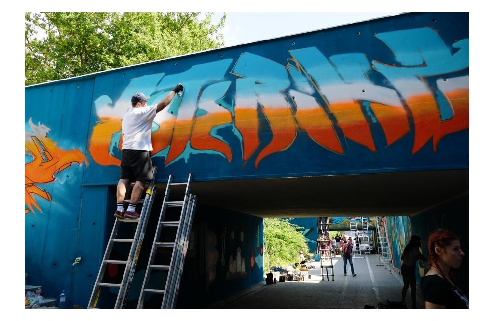 FOTO: Podchod na sídlisku Vlčince skrášlilo viac ako 30 street a graffiti umelcov z celého Slovenska, foto 26