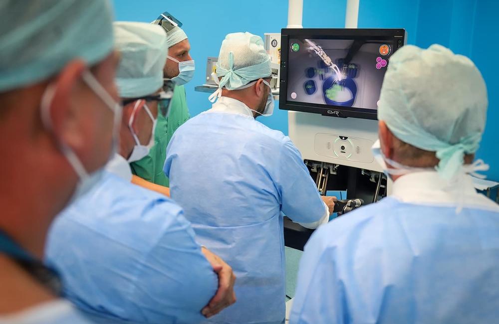 FOTO: ÚVN Ružomberok má najmodernejší chirurgický robotický systém a novinkou je aj automatizovaná nemocničná práčovňa, foto 4