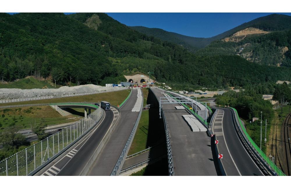 FOTO: Výstavba diaľničného tunela Višňové pokračuje aj v letných mesiacoch, foto 5