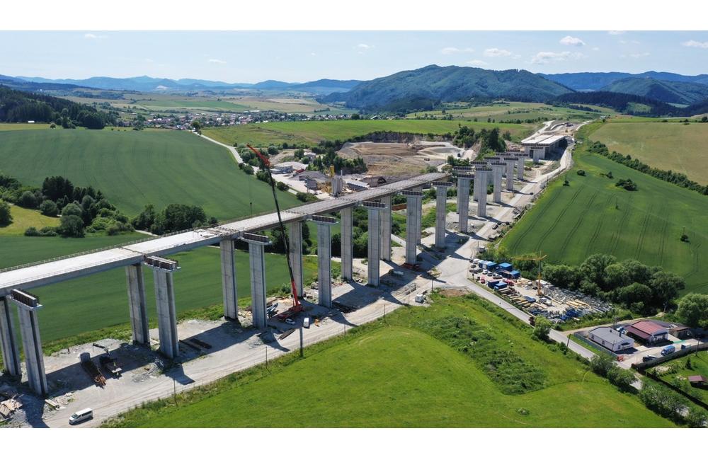 FOTO: Výstavba diaľničného tunela Višňové pokračuje aj v letných mesiacoch, foto 7