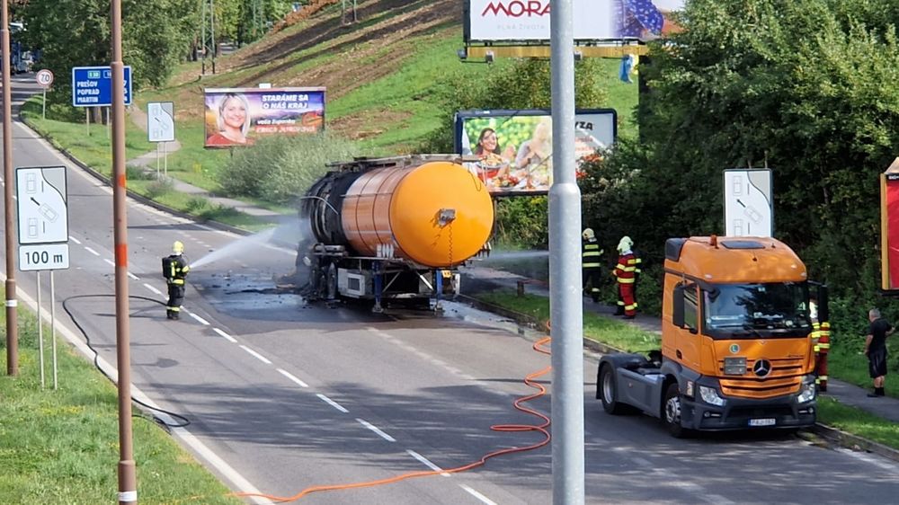 FOTO: Horiaci kamión na Košickej ulici v Žiline, foto 3