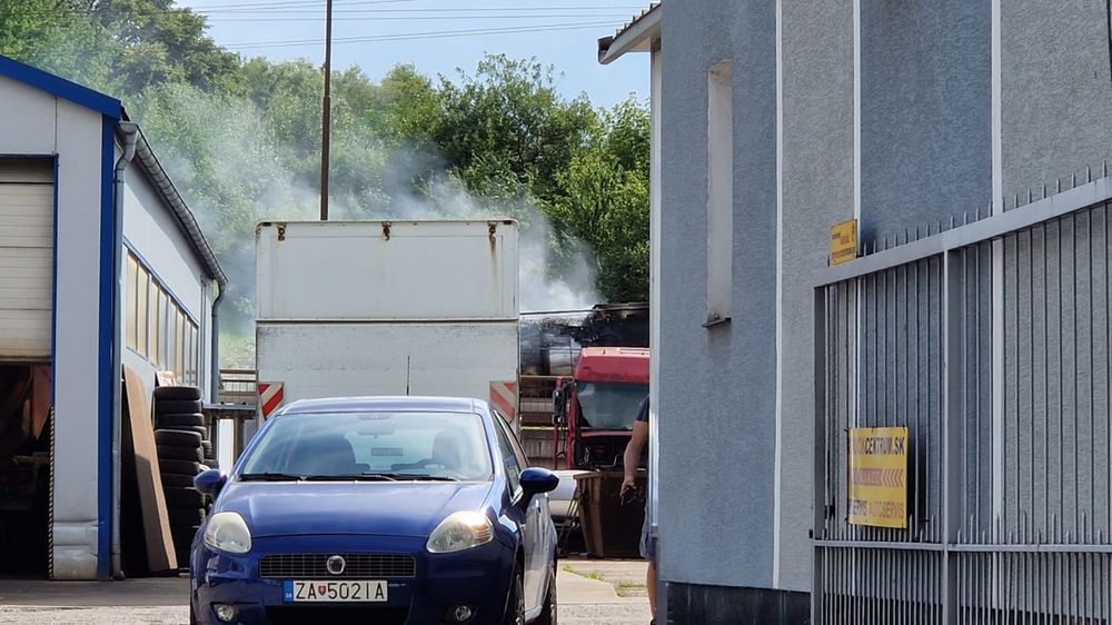FOTO: Horiaci kamión na Košickej ulici v Žiline, foto 10