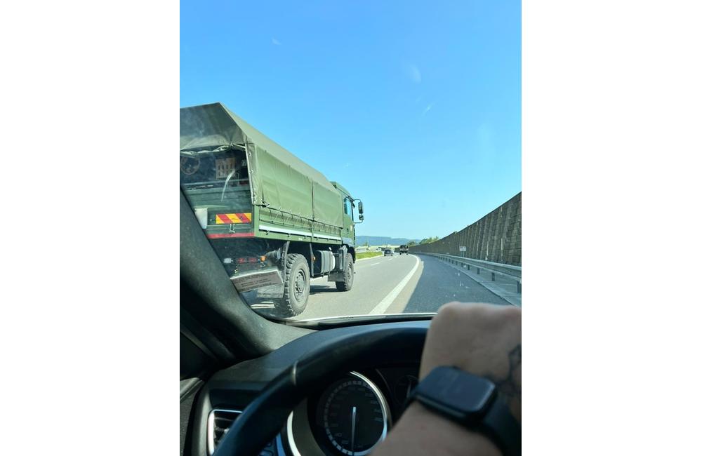 FOTO: Aktuálne prechádza cez Žilinský kraj konvoj vojenských vozidiel, foto 3