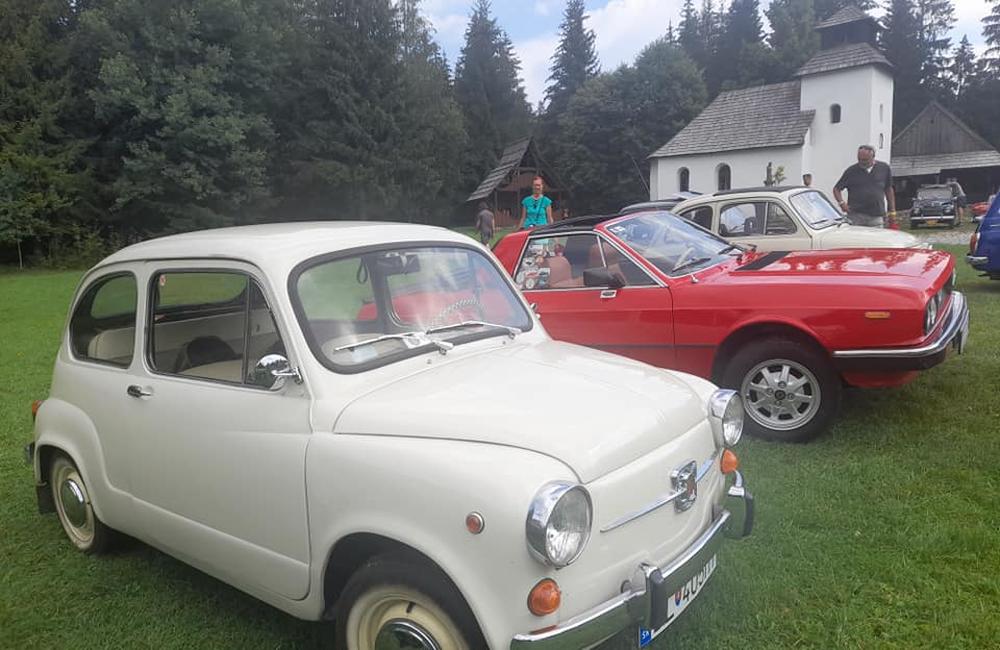 FOTO: Medzinárodný zraz historických vozidiel Fiat v skanzene vo Vychylovke, foto 17