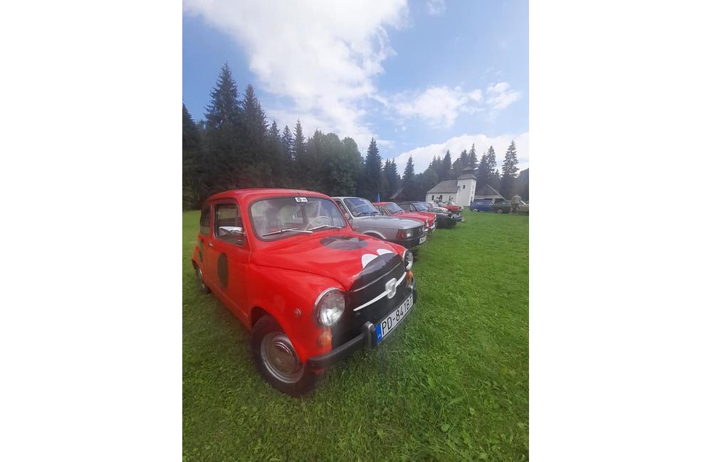 FOTO: Medzinárodný zraz historických vozidiel Fiat v skanzene vo Vychylovke, foto 19