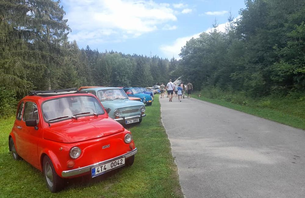 FOTO: Medzinárodný zraz historických vozidiel Fiat v skanzene vo Vychylovke, foto 21
