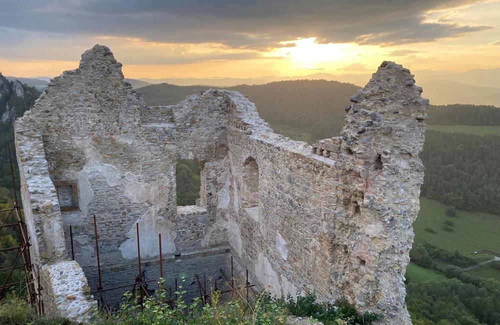 FOTO: Združenia na záchranu Hričovského hradu má za sebou ďalšiu sezónu, foto 4