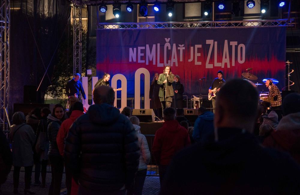 FOTO: Protikorupčný koncert Jany Kirschner Nemlčať je zlato, foto 17