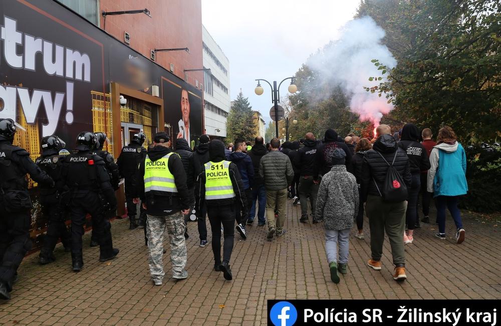 FOTO: Policajti eskortujúci futbalových fanúšikov na Štadión MŠK Žilina, foto 7