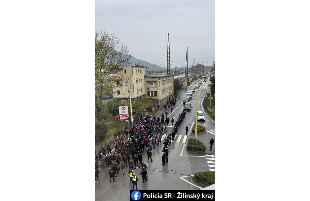 FOTO: Policajti eskortujúci futbalových fanúšikov na Štadión MŠK Žilina, foto 9