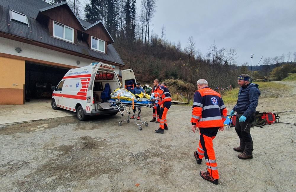 FOTO: Záchrana opitého Kysučana, ktorého v bezvedomí našli pod Dedovkou horskí záchranári, foto 2