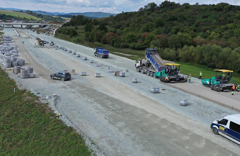 FOTO: Aktuálny priebeh prác na stavbe diaľnice D1 pri Žiline na jeseň 2022, foto 1