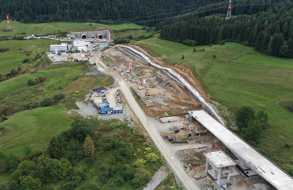 FOTO: Aktuálny priebeh prác na stavbe diaľnice D1 pri Žiline na jeseň 2022, foto 3