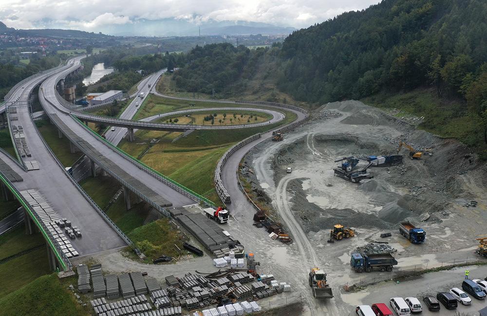 FOTO: Aktuálny priebeh prác na stavbe diaľnice D1 pri Žiline na jeseň 2022, foto 9