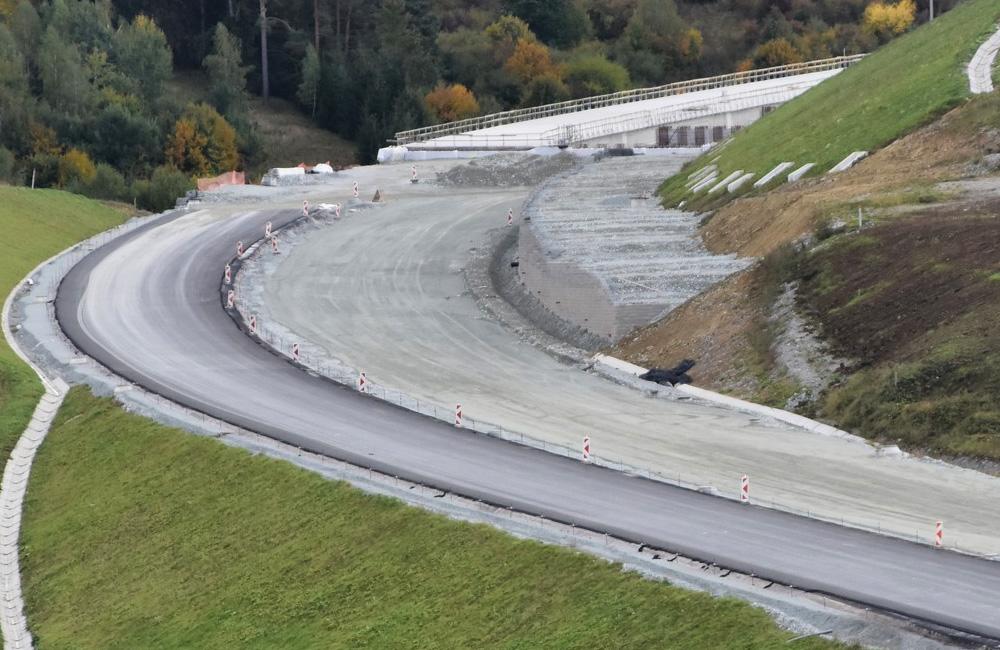 FOTO: Aktuálny priebeh prác na stavbe diaľnice D1 pri Žiline na jeseň 2022, foto 12