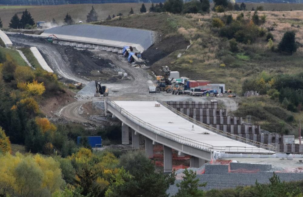 FOTO: Aktuálny priebeh prác na stavbe diaľnice D1 pri Žiline na jeseň 2022, foto 13