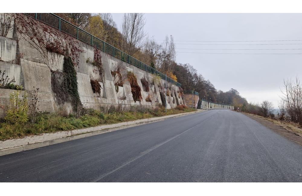 FOTO: Zničená cesta z Budatína do Tepličky nad Váhom má nový asfaltový koberec, foto 4