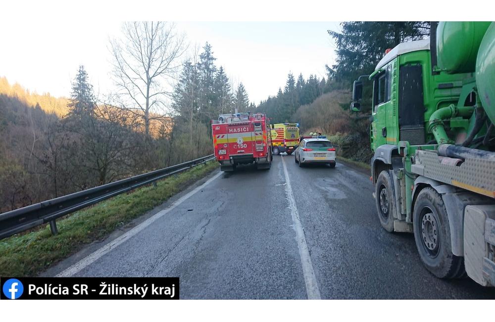 FOTO: Čelná zrážka dvoch vozidiel v okrese Námestovo 14. 11. 2022, foto 1