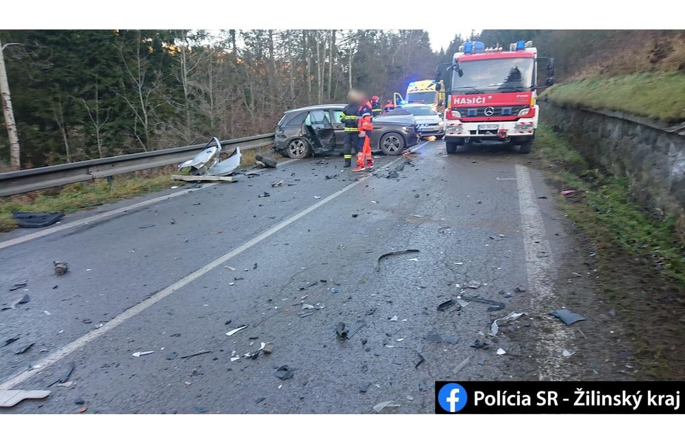 FOTO: Čelná zrážka dvoch vozidiel v okrese Námestovo 14. 11. 2022, foto 3