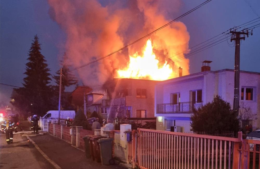 FOTO: Požiar rodinného domu v Ružomberku 21. novembra 2022, foto 1