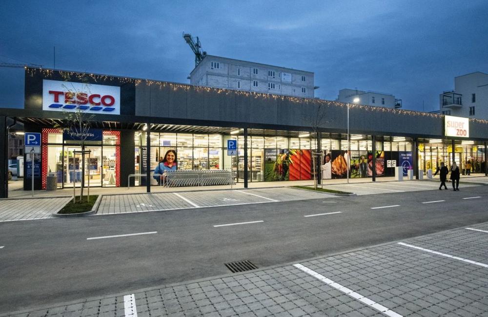 FOTO: Otvorenie novej obchodnej galérie v Kysuckom Novom Meste, foto 3