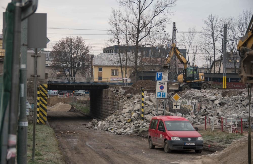 FOTO: Most na Kysuckej ulici začali búrať, foto 13