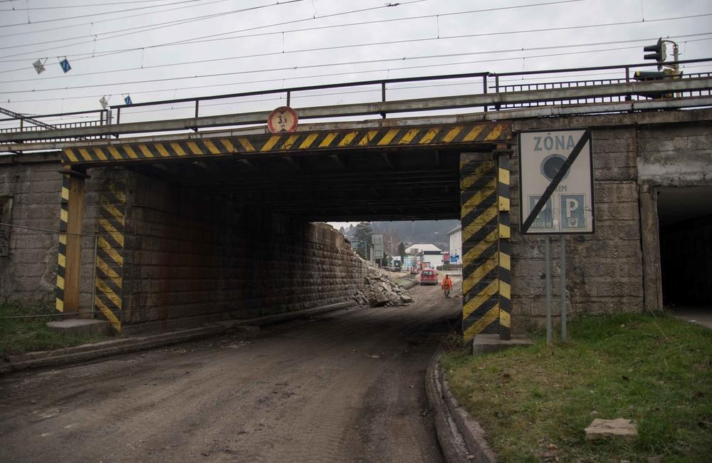 FOTO: Most na Kysuckej ulici začali búrať, foto 27