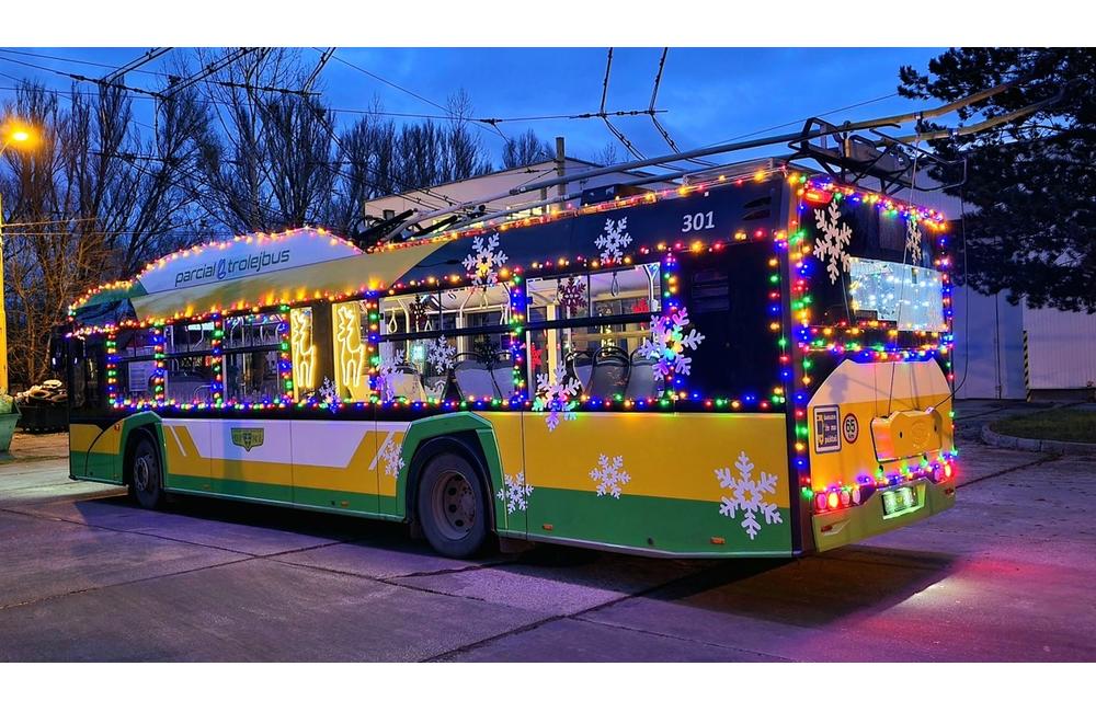 FOTO: Vianočný trolejbus v Žiline, foto 1