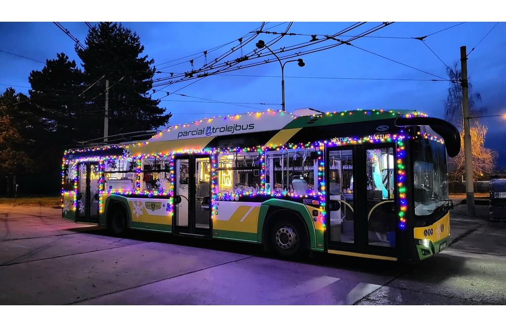 FOTO: Vianočný trolejbus v Žiline, foto 2