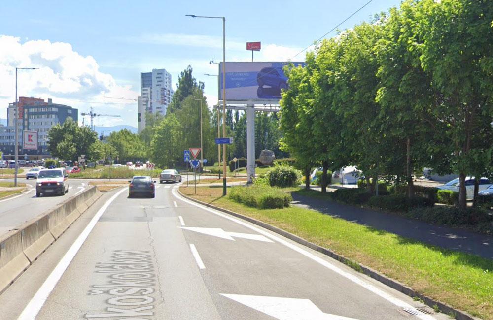 FOTO: Na ulici Vysokoškolákov niekto orezal stromy rastúce pri reklamnej ploche, foto 6