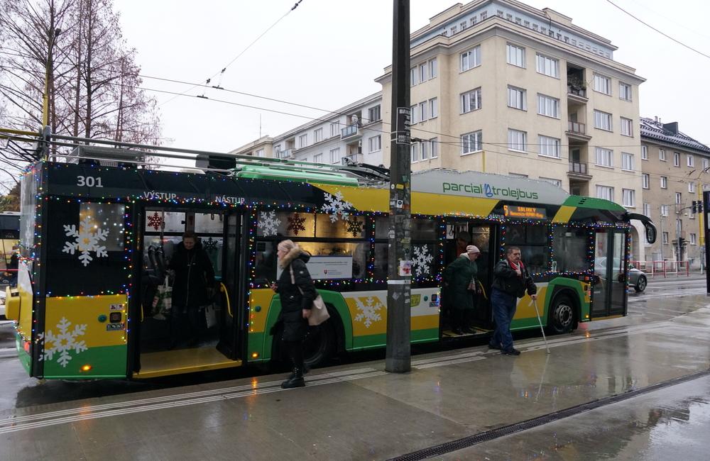 FOTO: Vydajte sa na jazdu v žilinskom vianočnom trolejbuse, foto 7