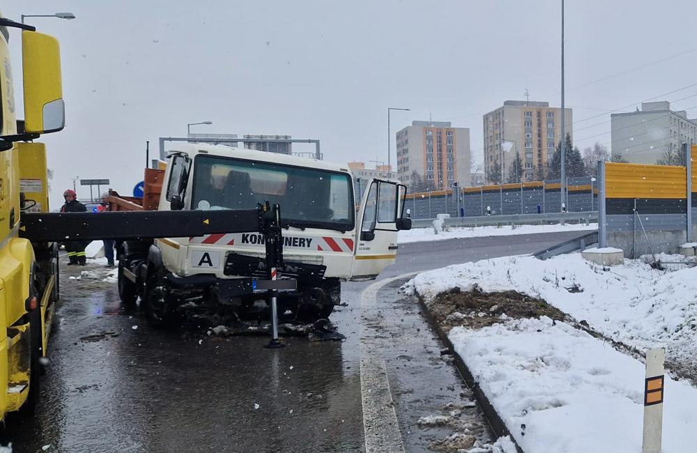 FOTO: Nehoda nákladného vozidla na Rajeckej ceste v Žiline 15. decembra 2022, foto 3
