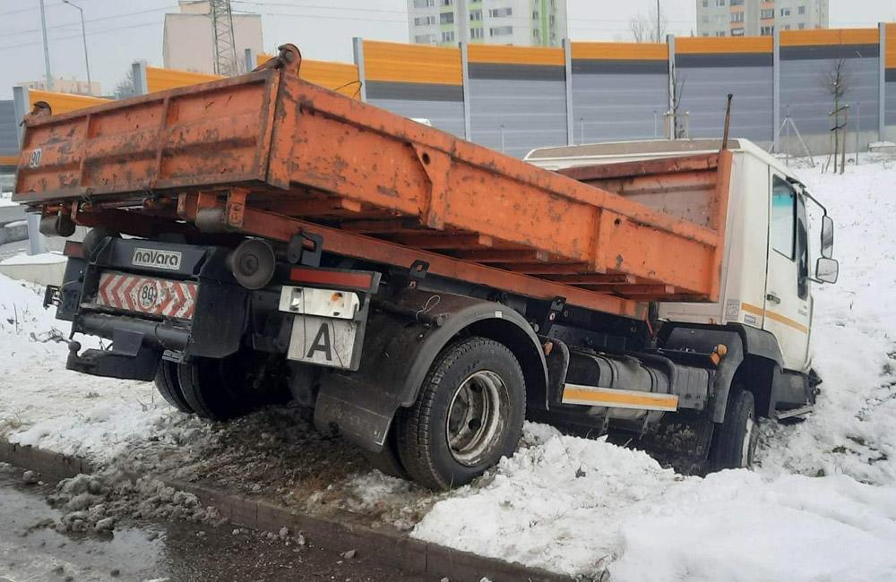 FOTO: Nehoda nákladného vozidla na Rajeckej ceste v Žiline 15. decembra 2022, foto 6