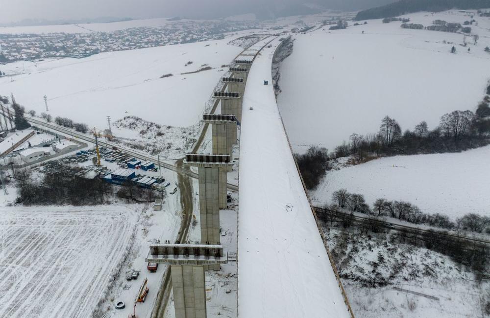 FOTO: Výstavba diaľnice D1 pri Žiline na záberoch z 18. decembra 2022, foto 4