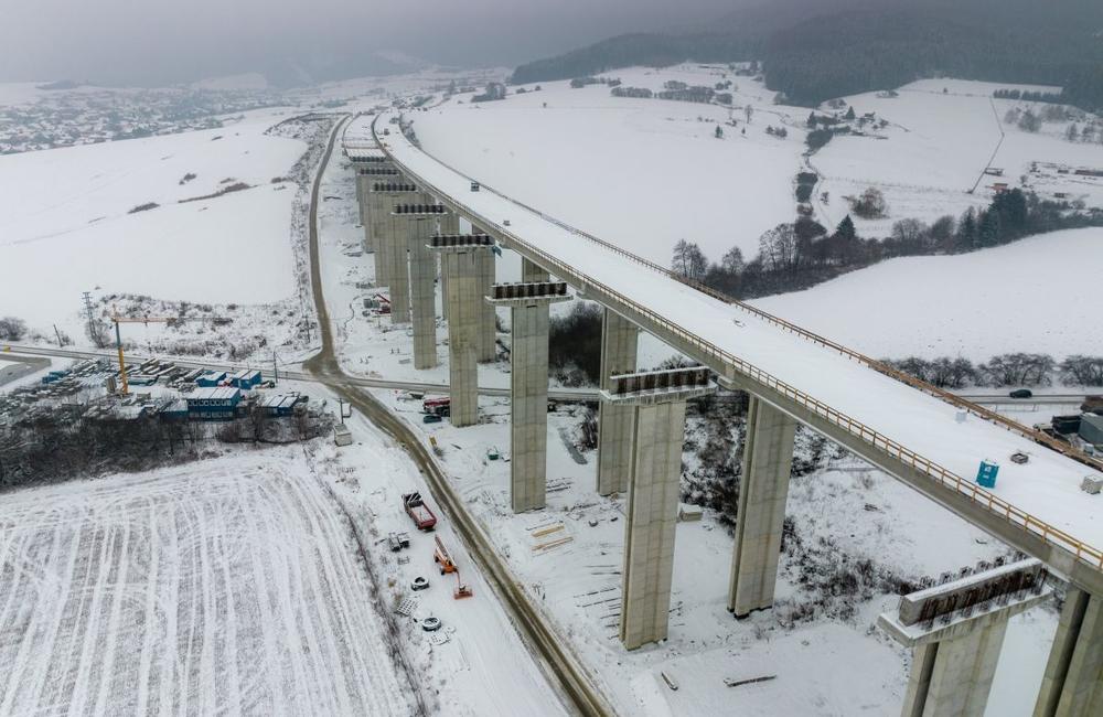 FOTO: Výstavba diaľnice D1 pri Žiline na záberoch z 18. decembra 2022, foto 5