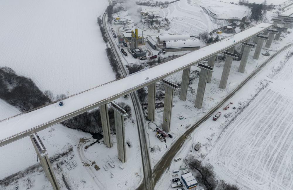 FOTO: Výstavba diaľnice D1 pri Žiline na záberoch z 18. decembra 2022, foto 6