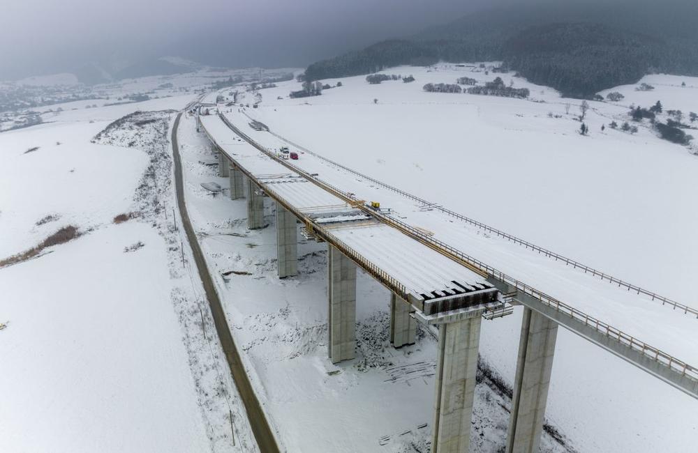 FOTO: Výstavba diaľnice D1 pri Žiline na záberoch z 18. decembra 2022, foto 8