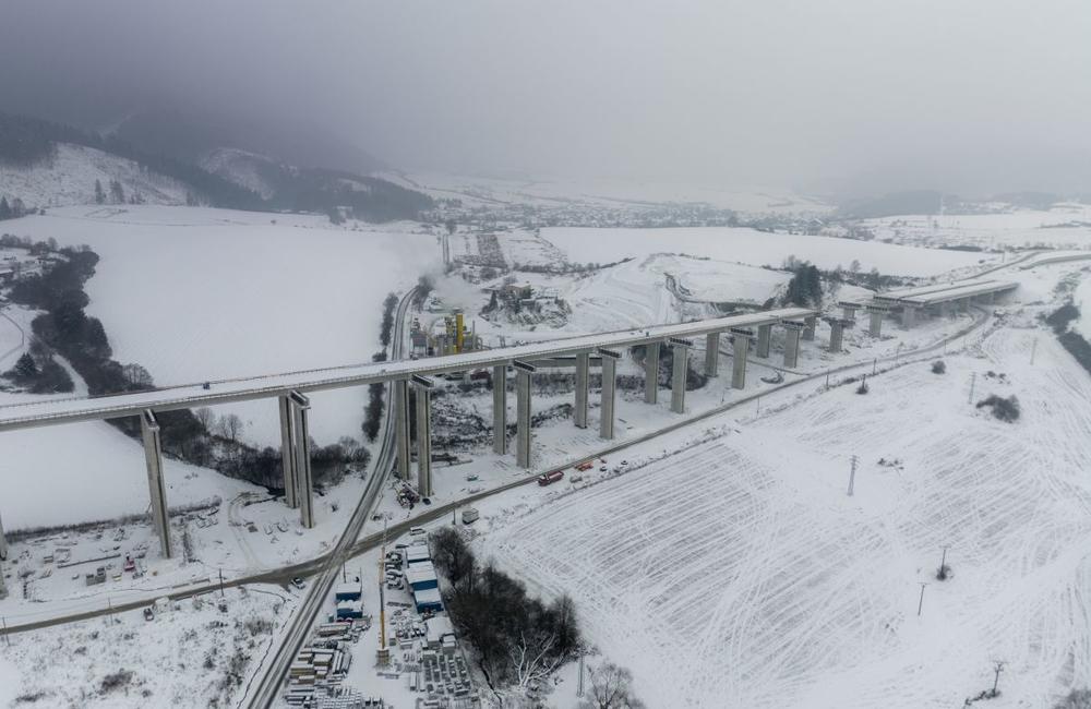 FOTO: Výstavba diaľnice D1 pri Žiline na záberoch z 18. decembra 2022, foto 9