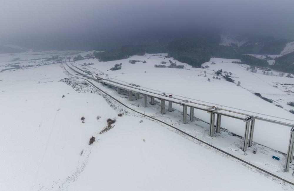 FOTO: Výstavba diaľnice D1 pri Žiline na záberoch z 18. decembra 2022, foto 10