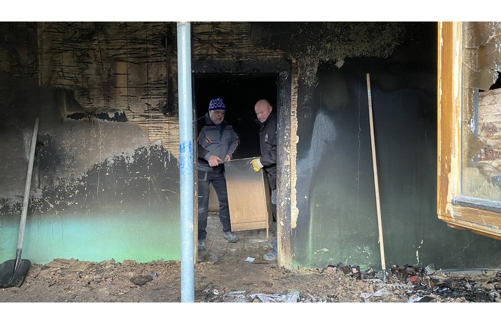 FOTO: Vypratávanie domu na Kysuciach po požiari, foto 8