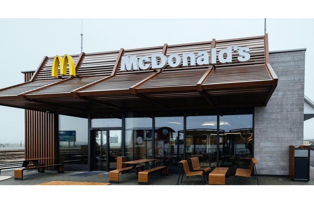FOTO: Pri žilinskom letisku v Dolnom Hričove otvorili novú reštauráciu McDonald's, foto 1